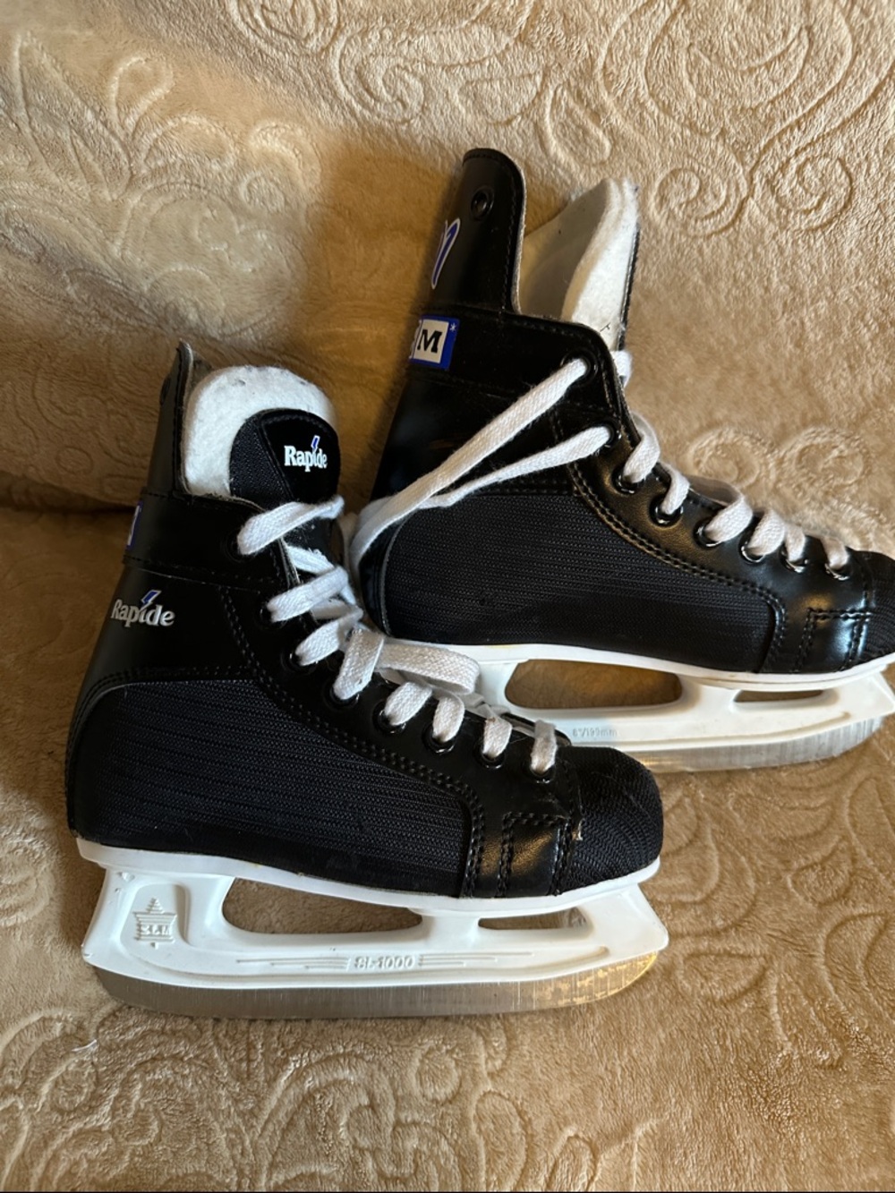 CCM Rapide 101 Hockey Skates Boy's size 13J SL 1000 Carbon Steel Blade B-RA101